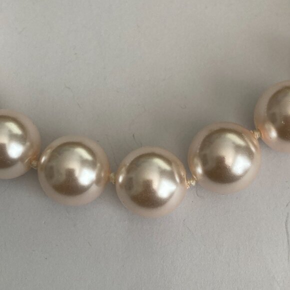 Vintage Cream Glass Pearl Necklace 18-21" 15mm Hand Knotted Matinee Gold Tone - Picture 9 of 11